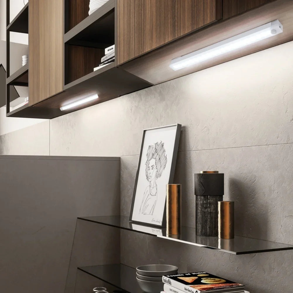 Kabellose LED-Nachtlicht mit Bewegungssensor, USB-C wiederaufladbare Lampe für Kleiderschrank, Garderobe, Küche, Treppen, Schrank, Raumhintergrundbeleuchtung