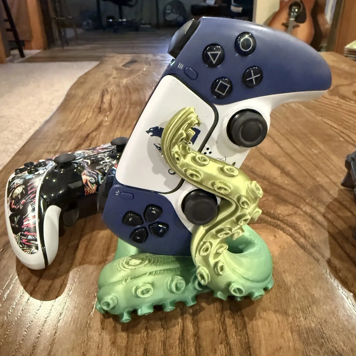 3D Printed Octopus Game Controller Stand Suitable for PS5 Controllers Desktop Stand Holiday Gift Home Decor Statue Ornament