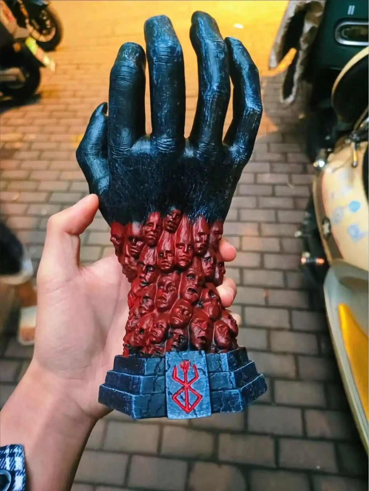 Creativity Demon's Berserk Divine Hand Statue - Gothic Halloween Decor, Anime Horror Collectible Resin Art with Bone Details han