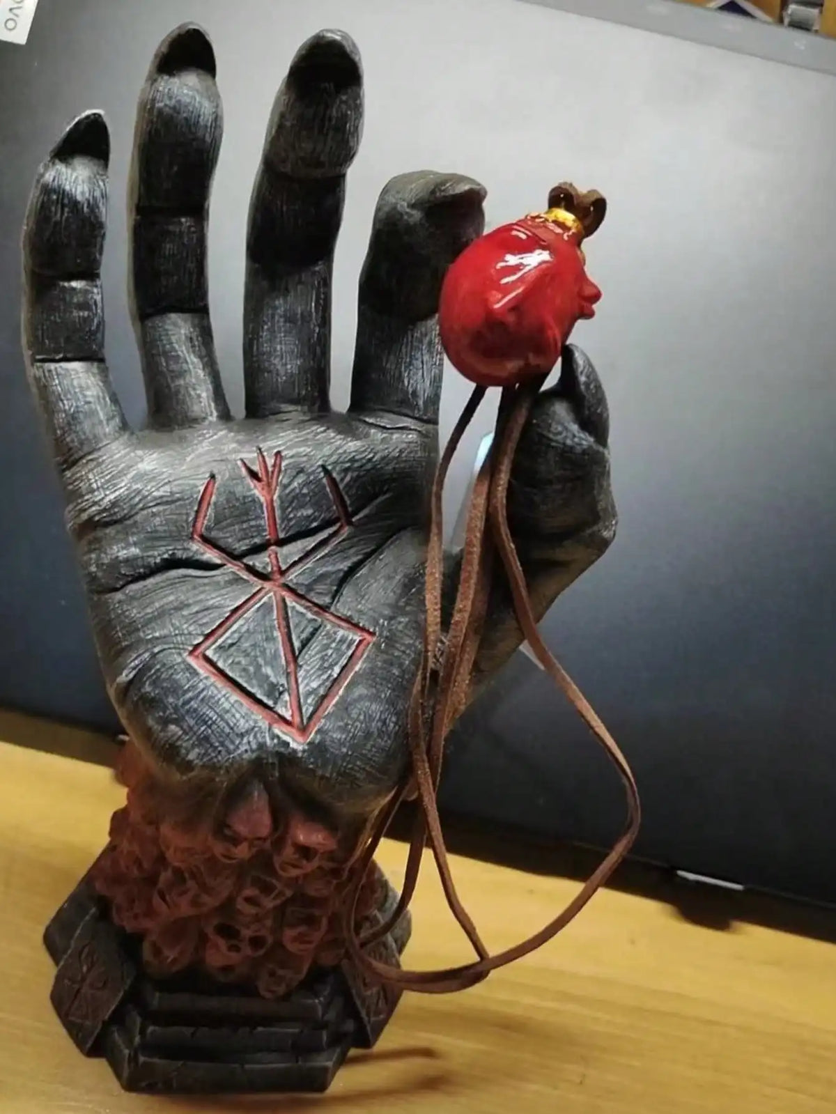 Creativity Demon's Berserk Divine Hand Statue - Gothic Halloween Decor, Anime Horror Collectible Resin Art with Bone Details han