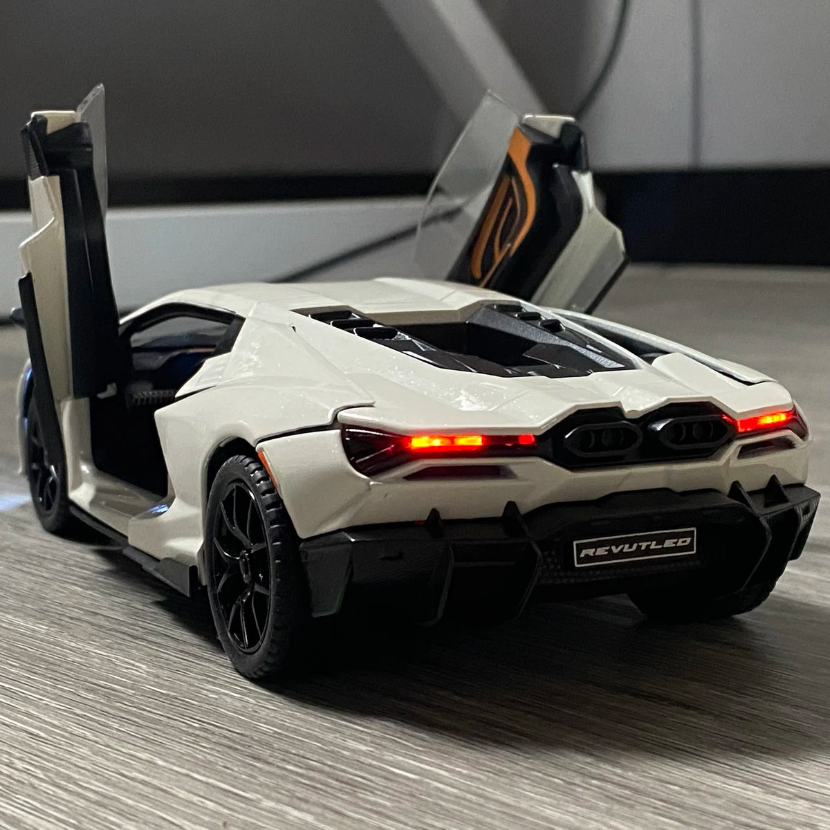 1:24 Lamborghini Revuelto Super Sports Car Alloy Metal Diecast Model Car Ornament Decoration Collectibles Kids Toy Birthday Gift